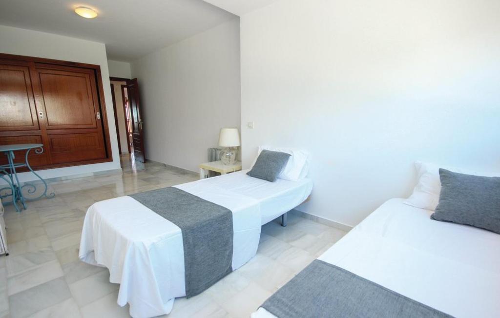Penthouse On The Beachfront エステポナ エクステリア 写真