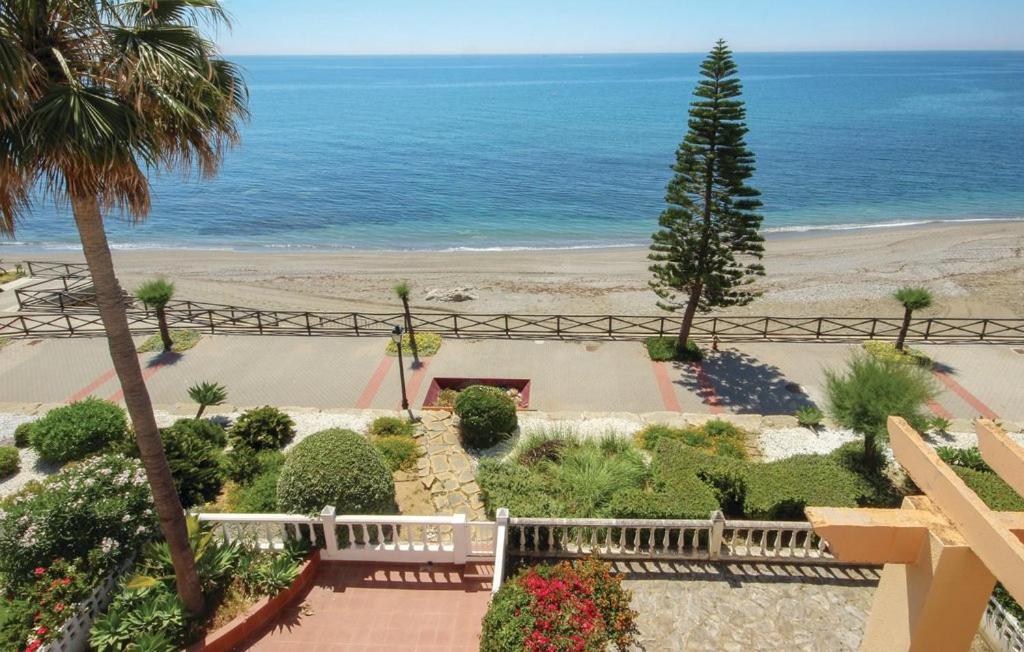 Penthouse On The Beachfront エステポナ エクステリア 写真