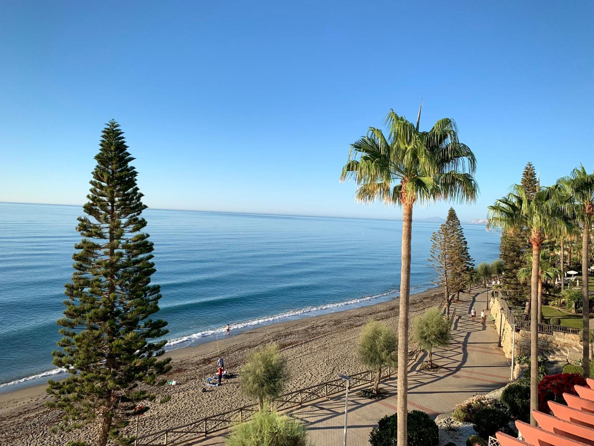 Penthouse On The Beachfront エステポナ エクステリア 写真