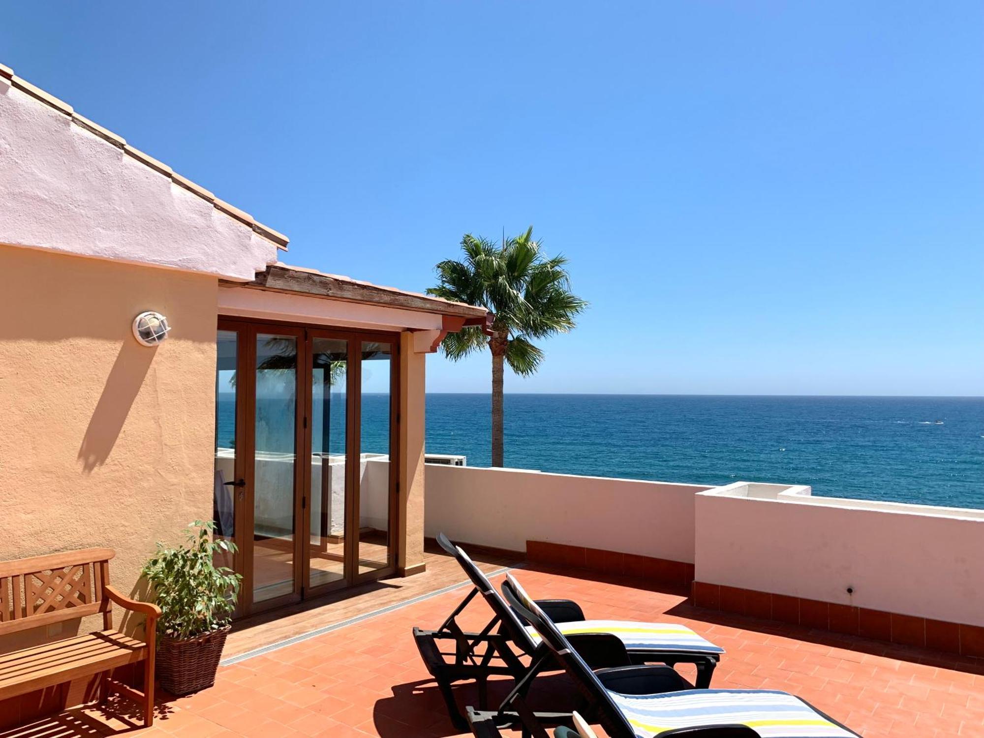 Penthouse On The Beachfront エステポナ エクステリア 写真