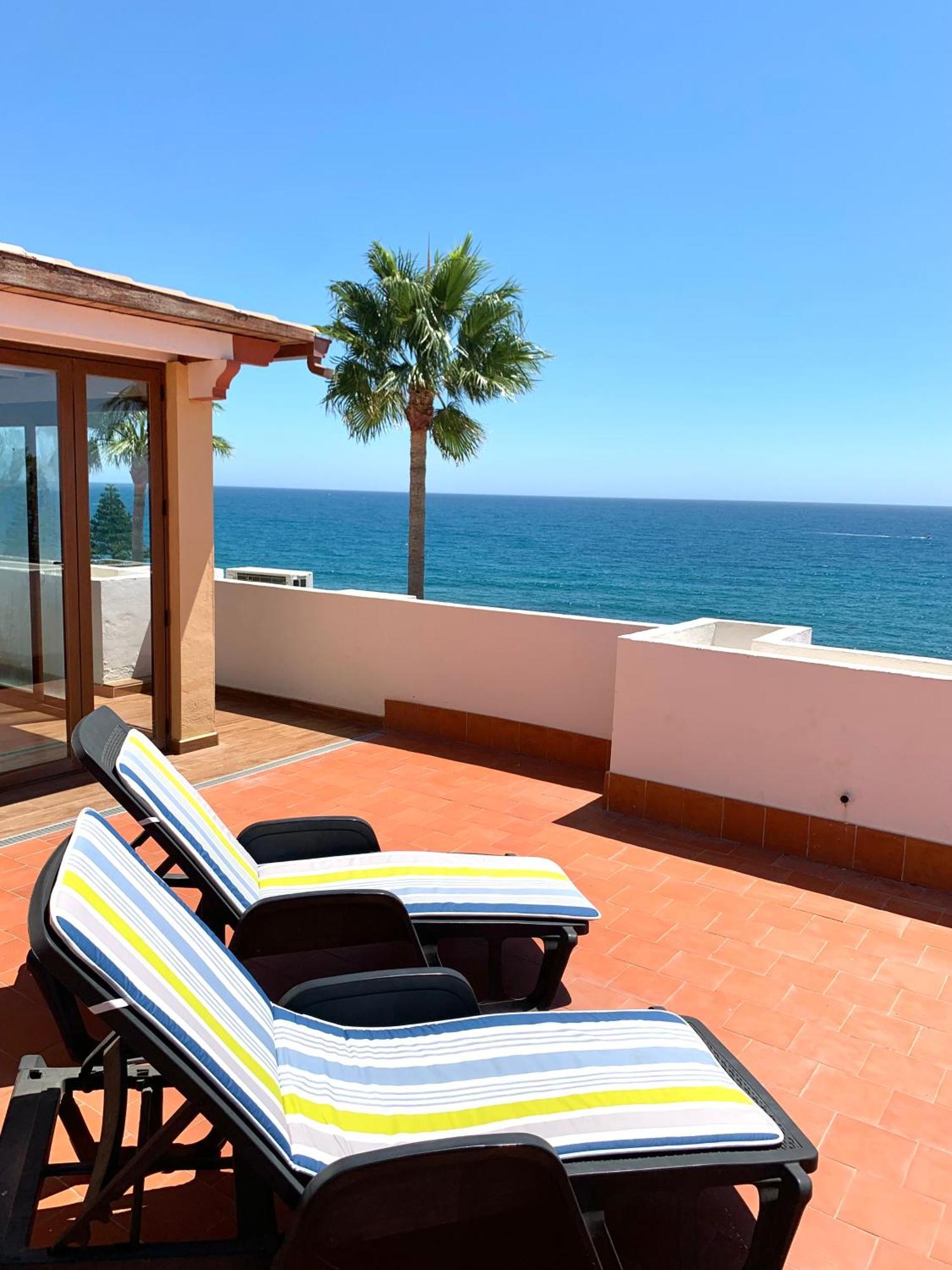 Penthouse On The Beachfront エステポナ エクステリア 写真