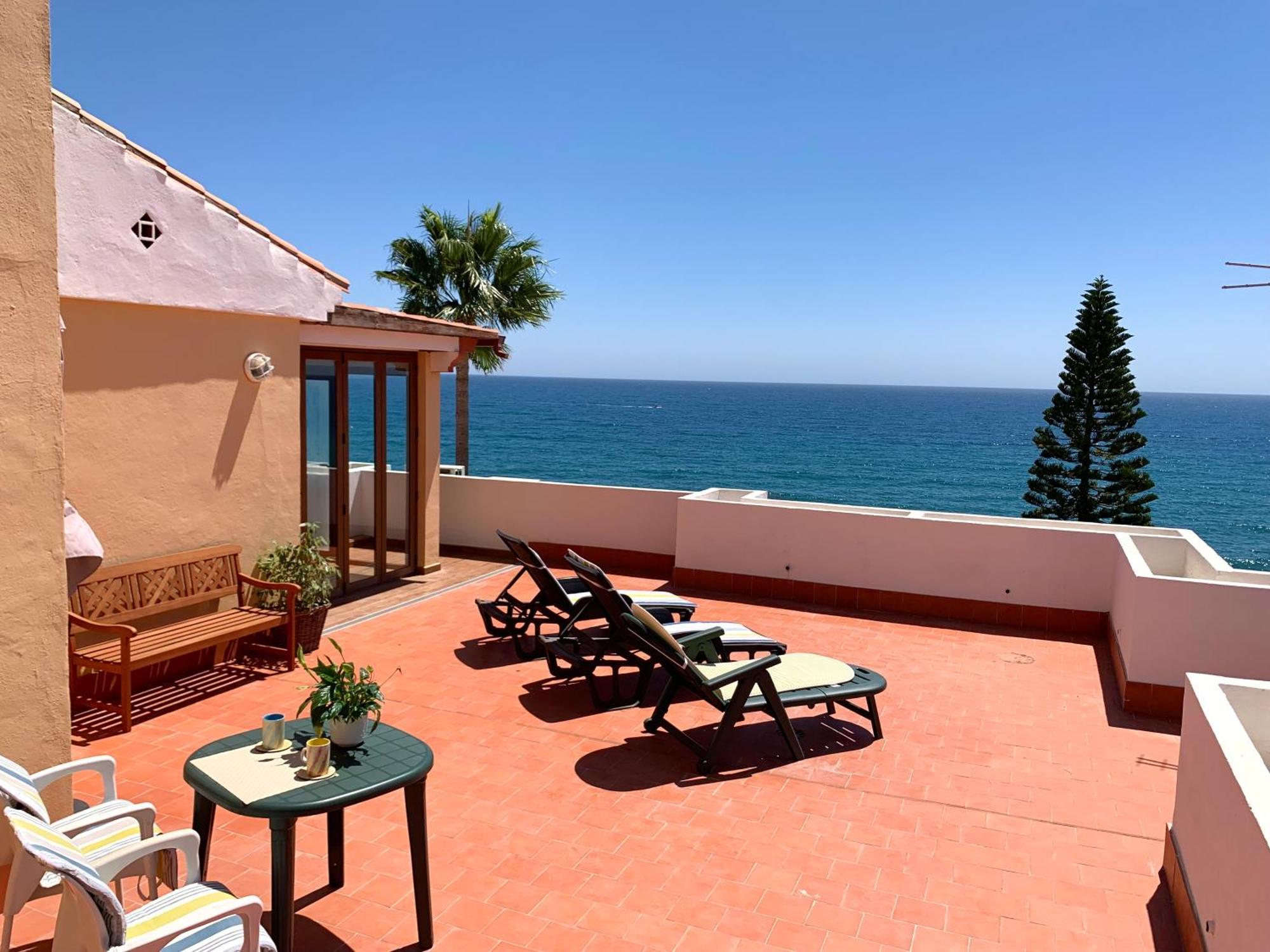 Penthouse On The Beachfront エステポナ エクステリア 写真